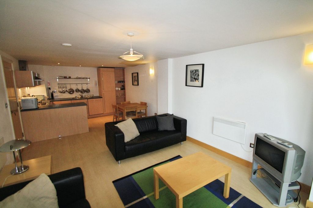 Property photo 2 of 9 Picture No. 24