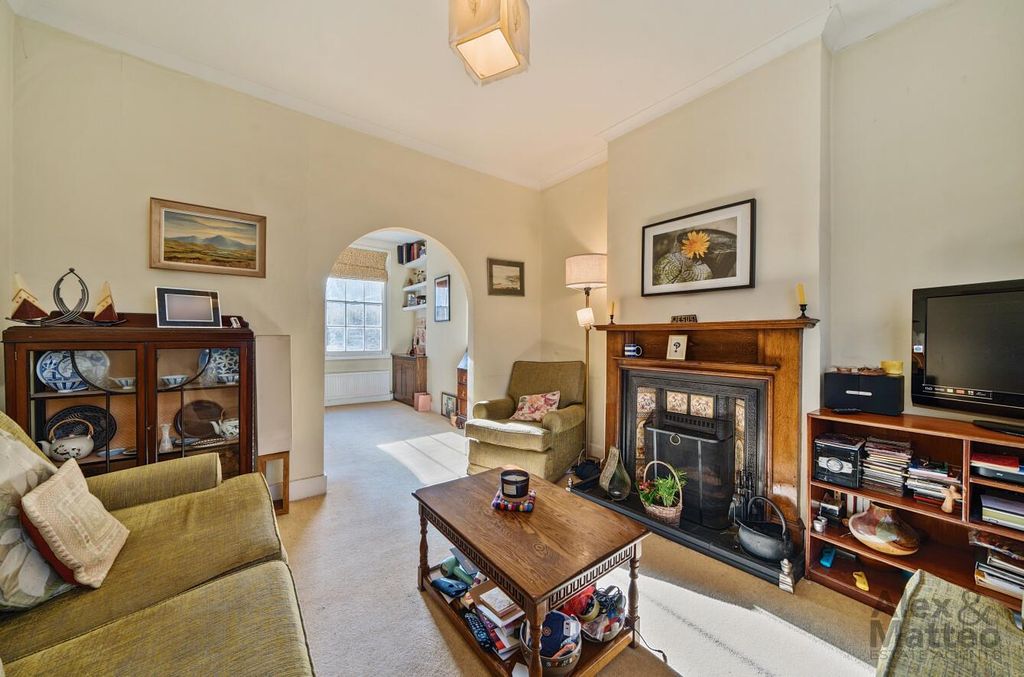 Property photo 3 of 20 Southwark Park Road