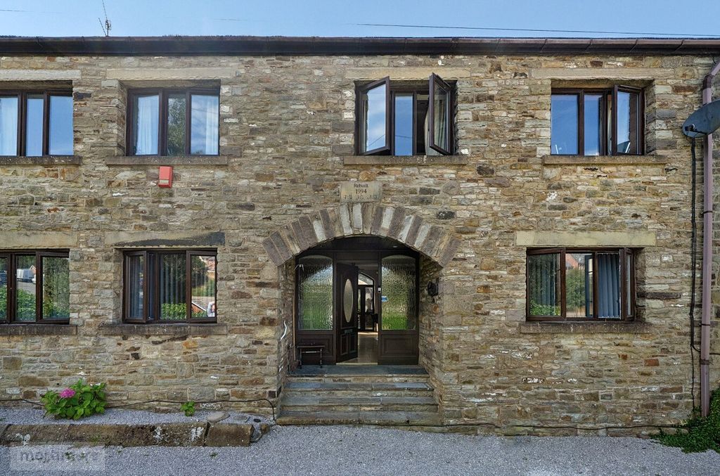 Property photo 1 of 16 Front External