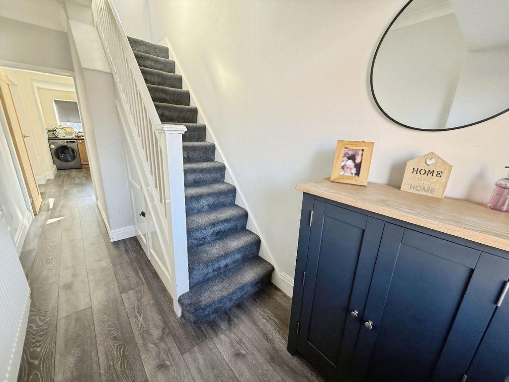 Property photo 2 of 14 Entrance Hall