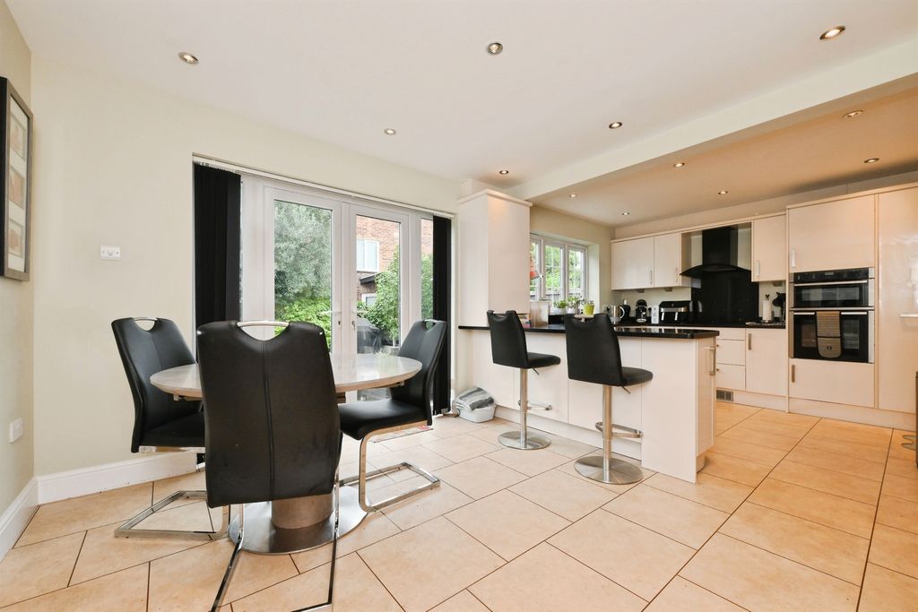 Property photo 2 of 25