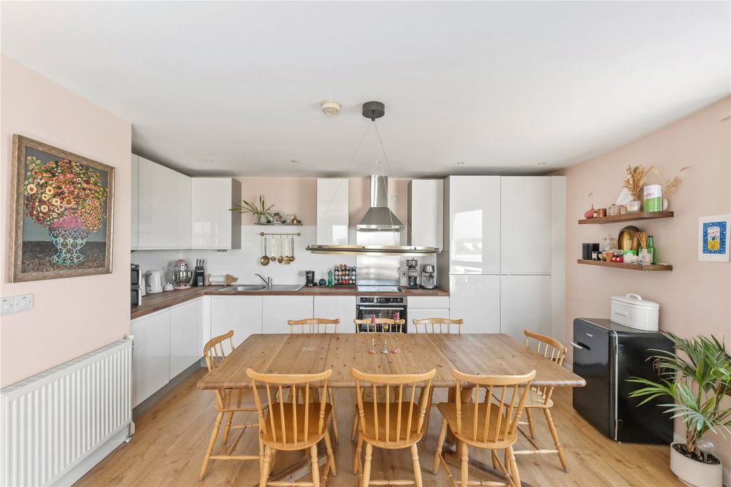 Property photo 3 of 12 Picture No. 16