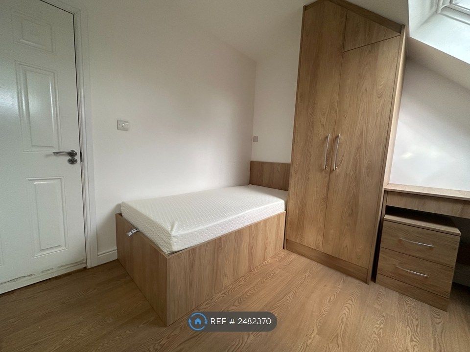 Property photo 3 of 4 Room 5