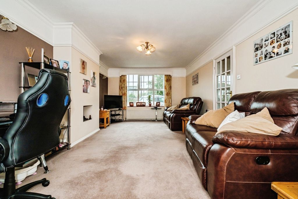 Property photo 3 of 17 Photo
