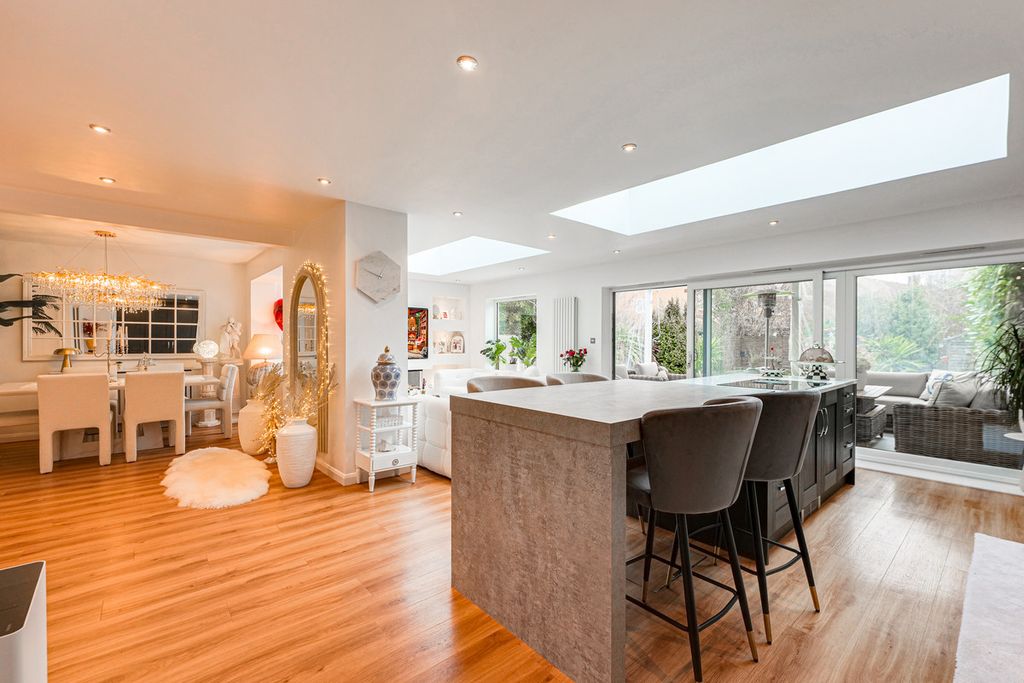 Property photo 2 of 49