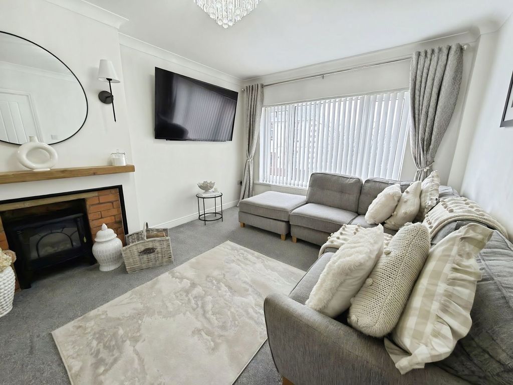 Property photo 3 of 27