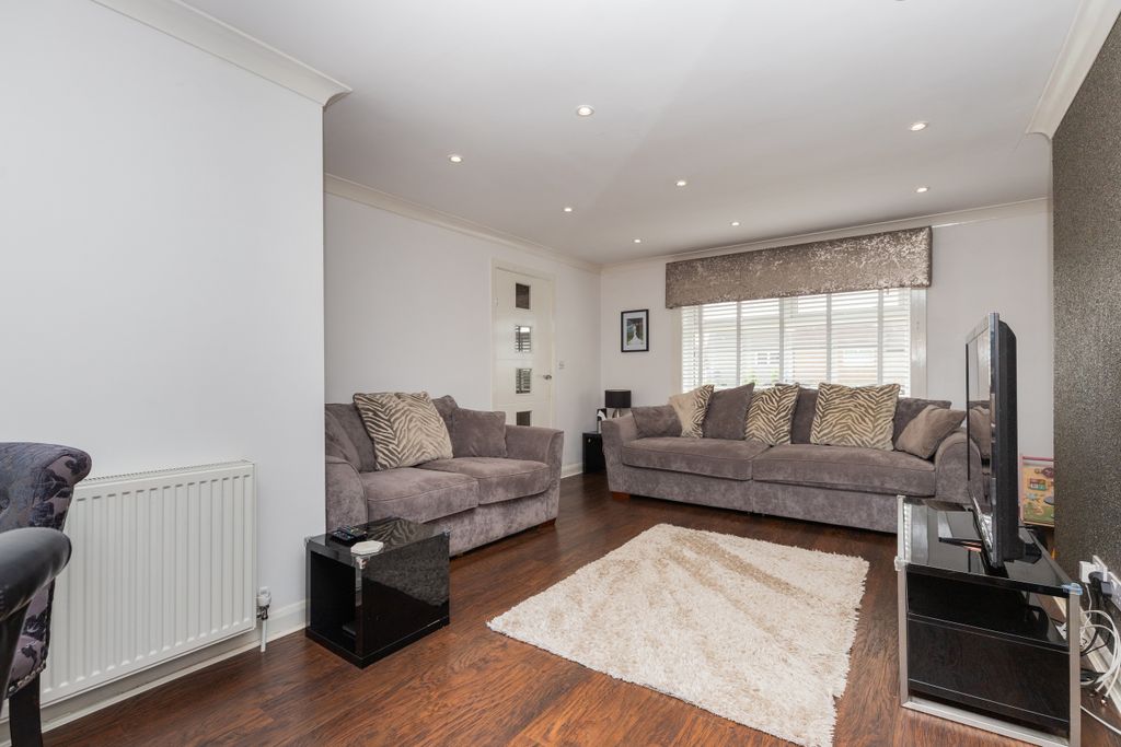 Property photo 2 of 24 2 Leven Way Paisley L-20