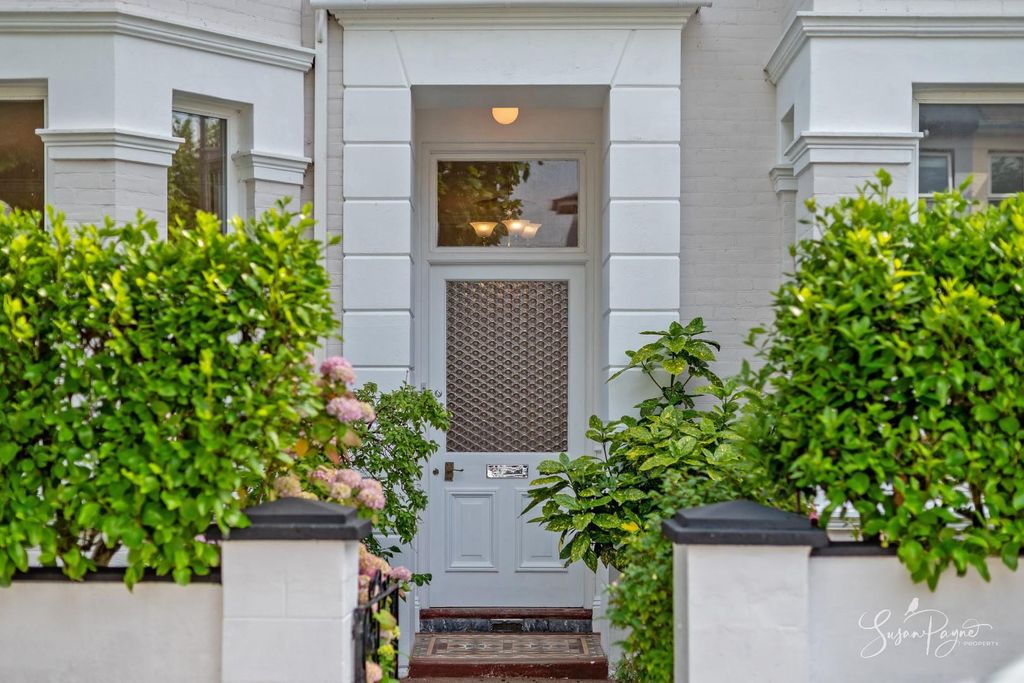 Property photo 2 of 48 Entrance