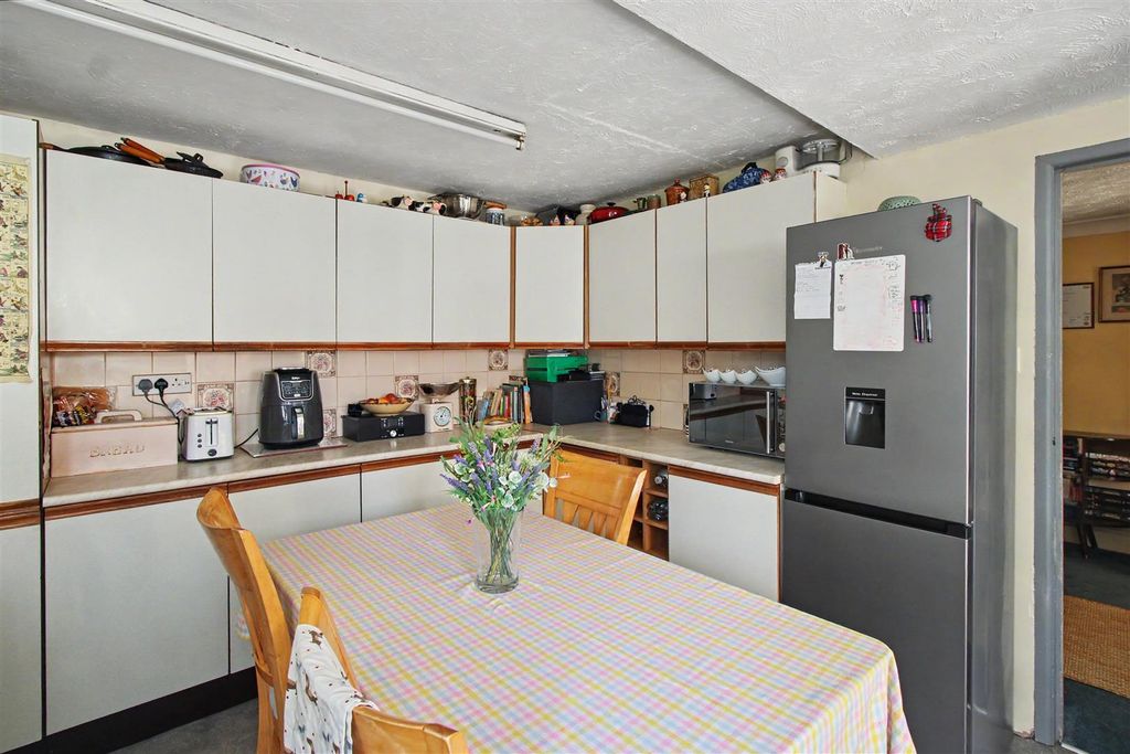 Property photo 2 of 24 Kitchen