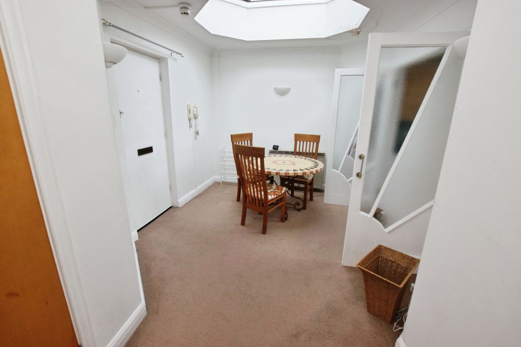 Property photo 3 of 8 E5854c88-Dsc_0057_Edited 20Dining 20Angel