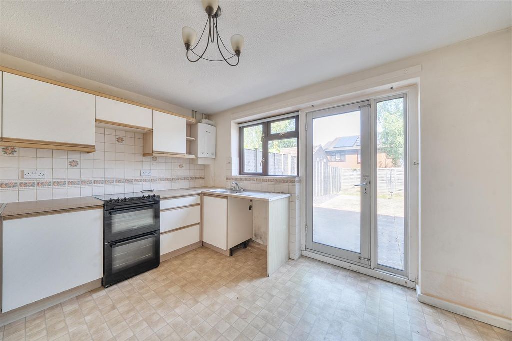 Property photo 2 of 12 Kitchen