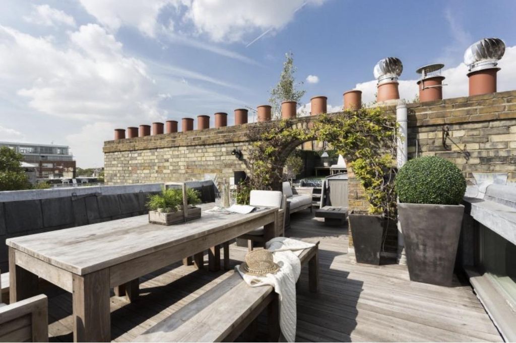 Property photo 2 of 17 Image