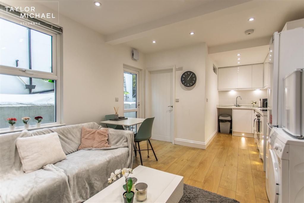 Property photo 1 of 19 Living Room