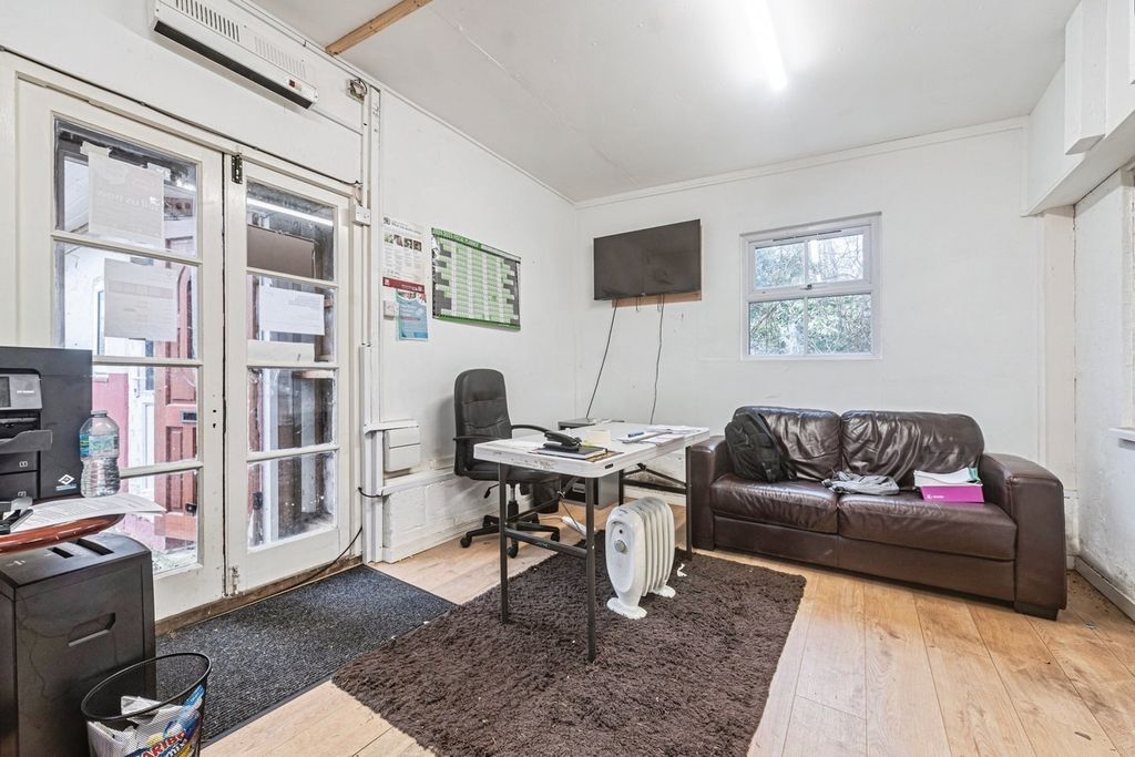 Property photo 2 of 25