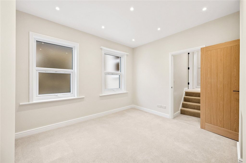 Property photo 2 of 14 Picture No. 10