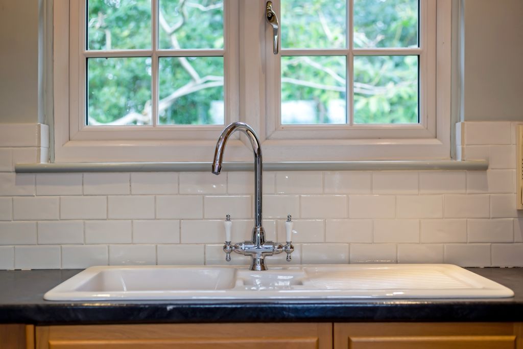 Property photo 2 of 11 Sink