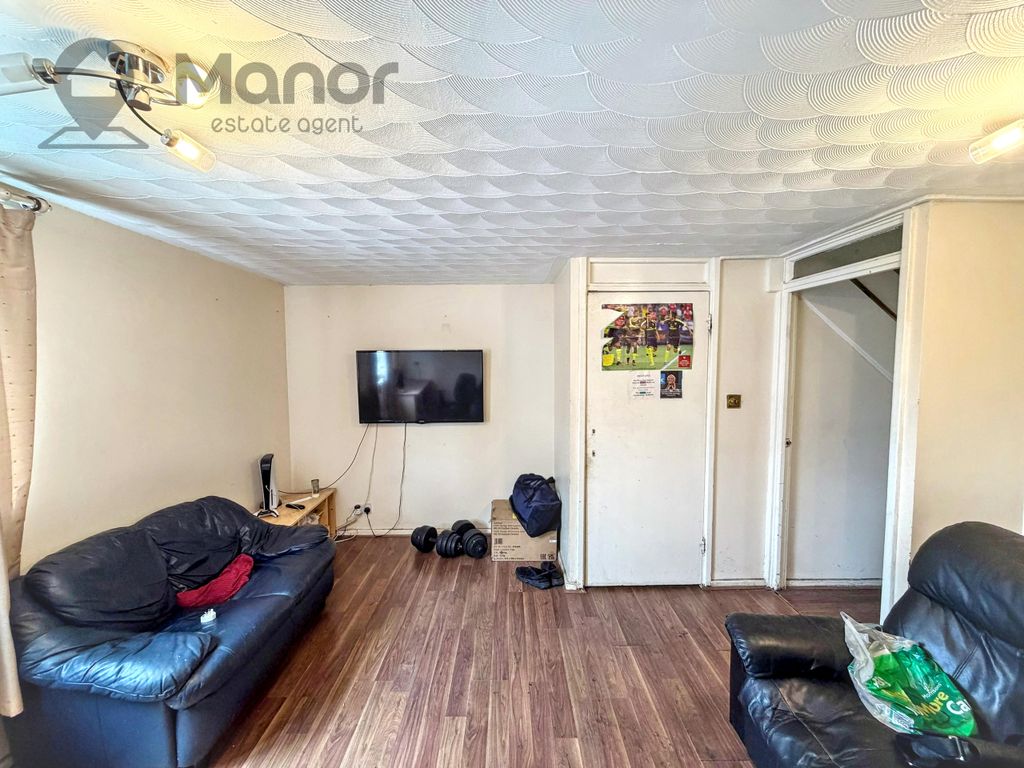 Property photo 1 of 15 Living Room