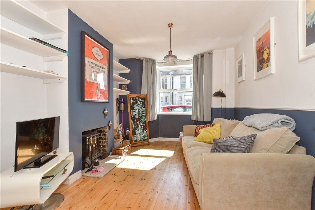 Property photo 1 of 14 Lounge