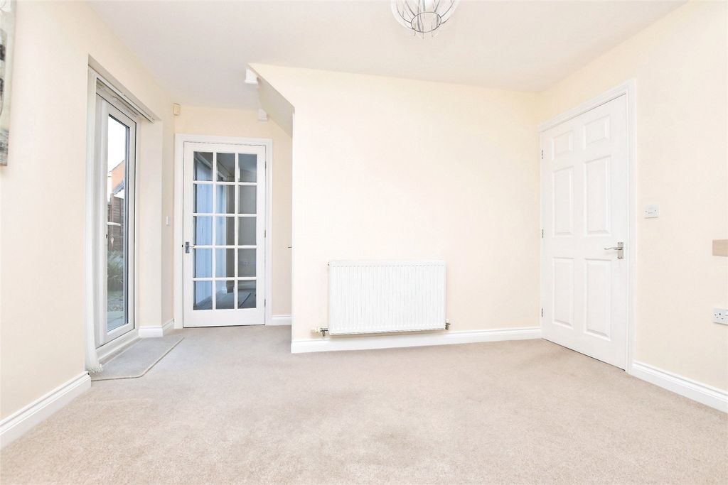 Property photo 3 of 19 Dining