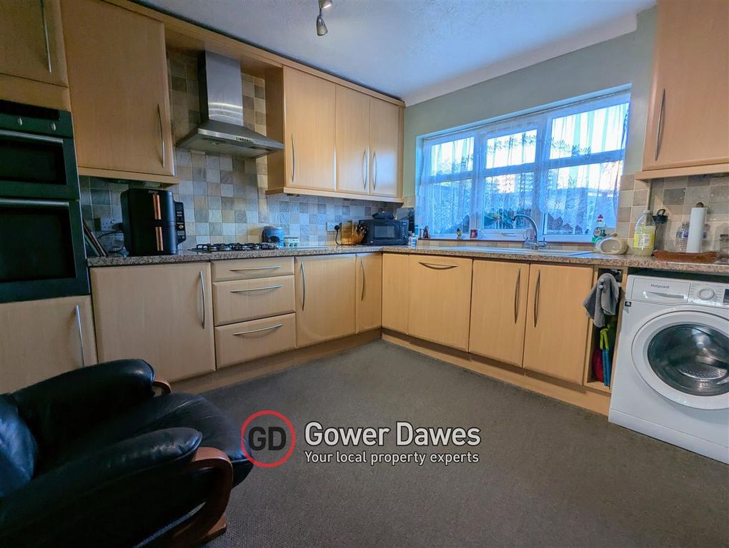 Property photo 3 of 11 Kitchen Diner