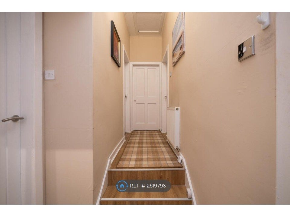 Property photo 2 of 9 Hallway