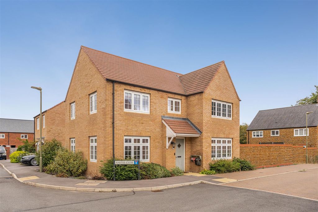 Property photo 1 of 21 1 Anstee Close, Banbury-1.Jpg