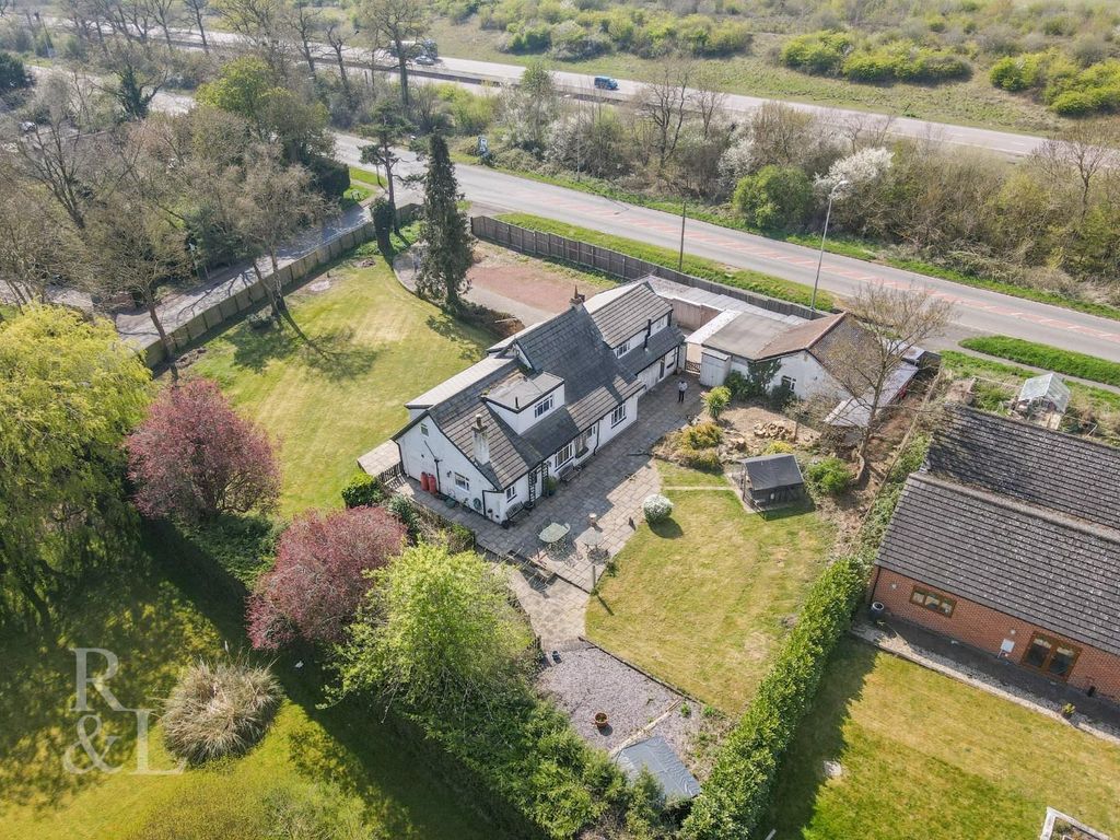 Property photo 2 of 43 Fosse Way, Kinoulton (10).Jpg