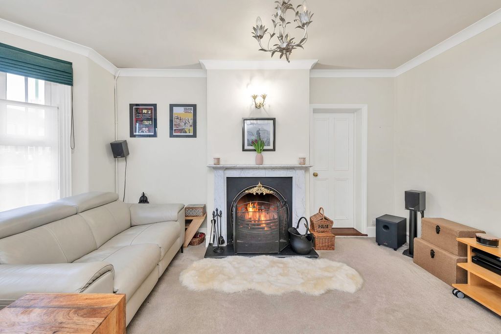 Property photo 3 of 20