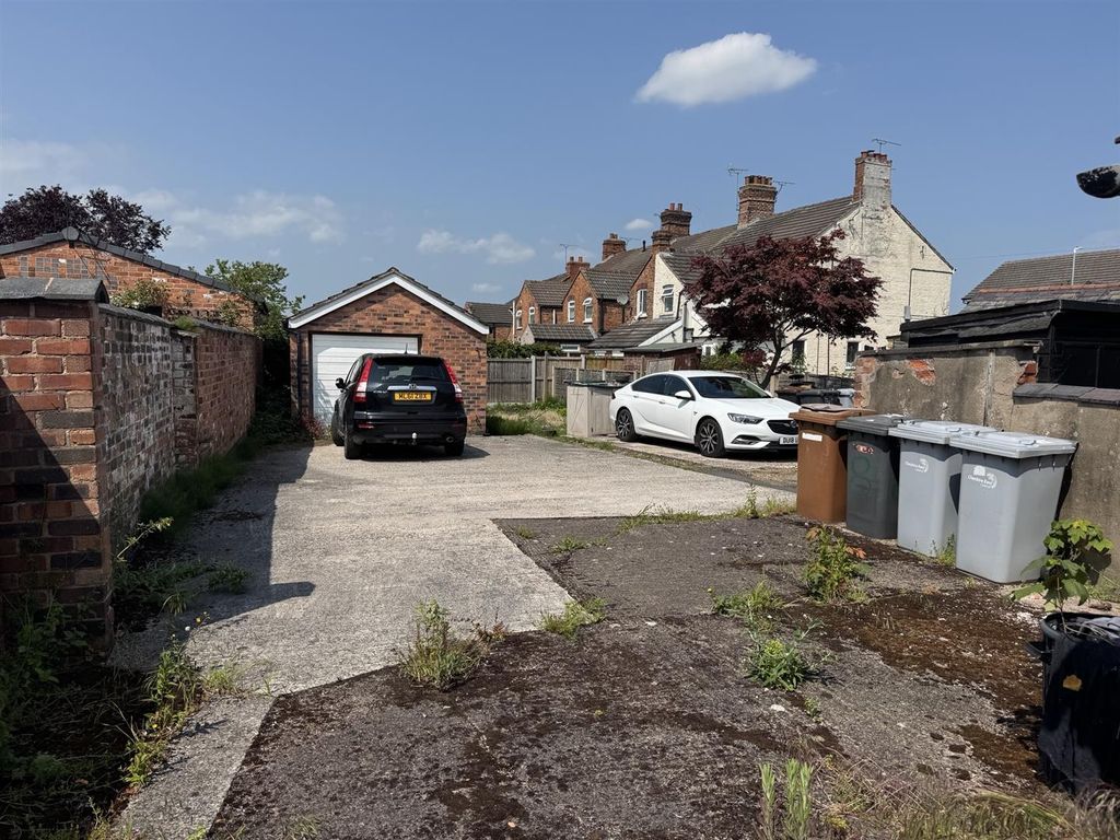 Property photo 2 of 8