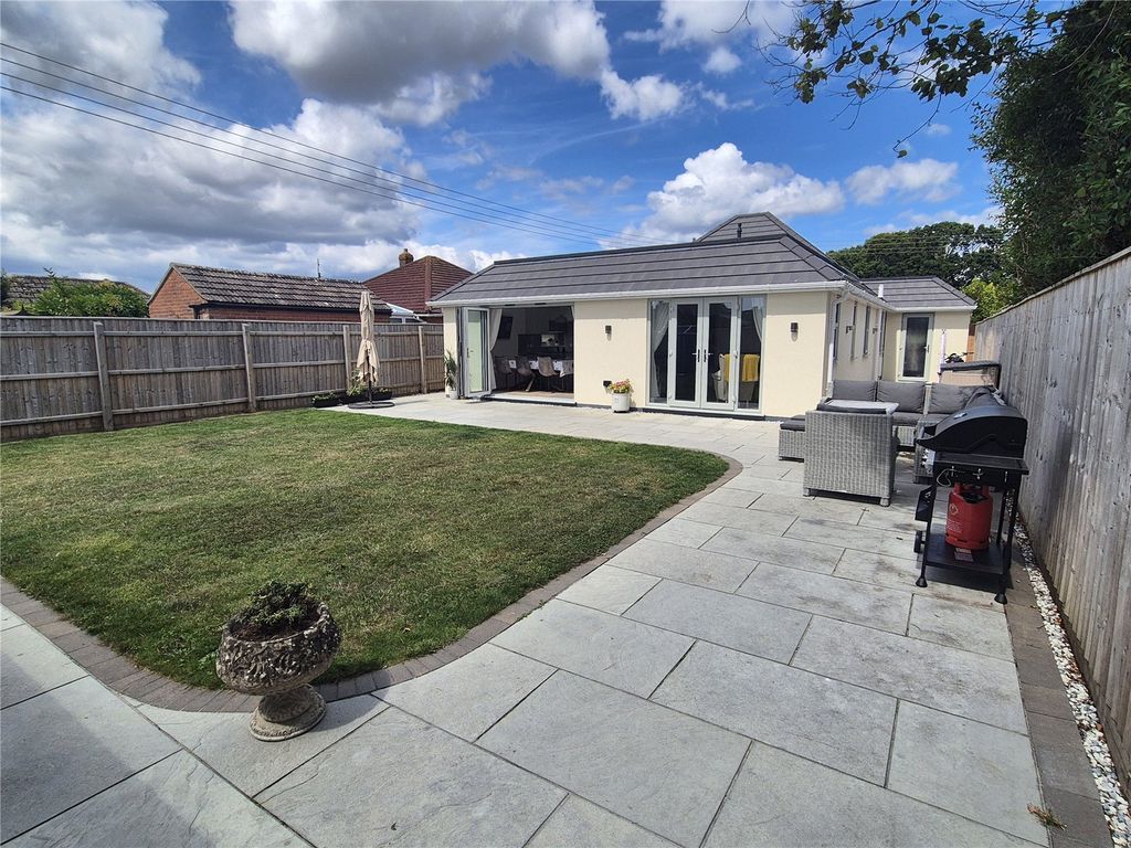 Property photo 2 of 23 Picture No. 28