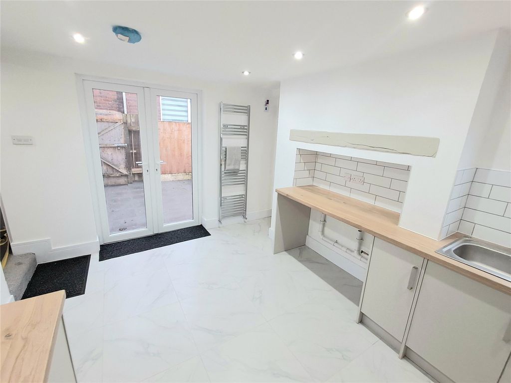 Property photo 3 of 16 Kitchen