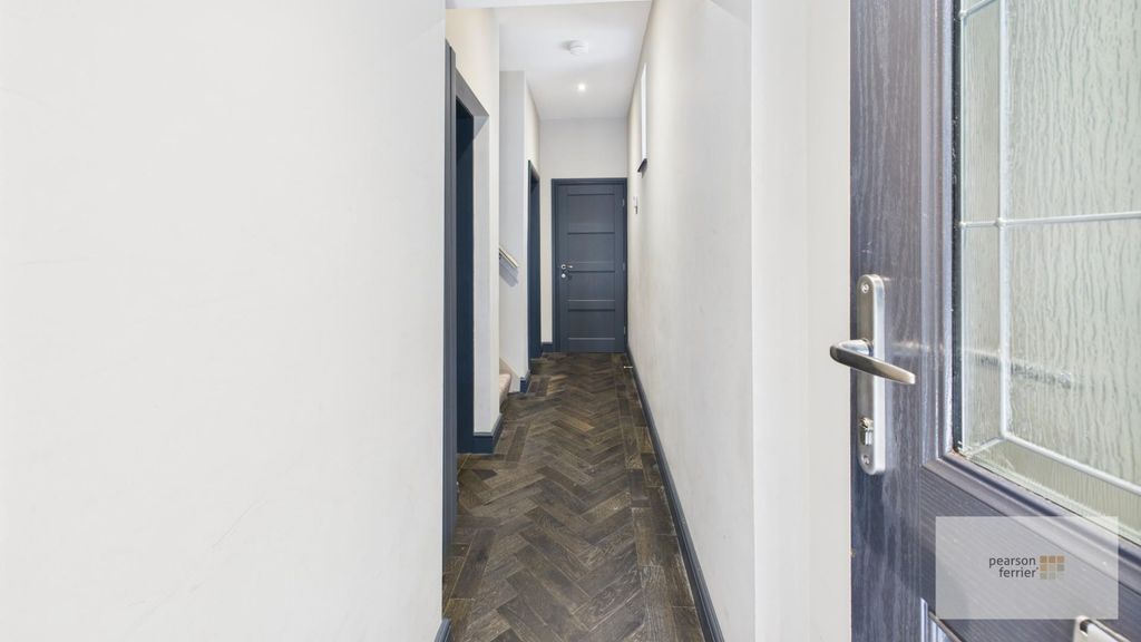 Property photo 2 of 16 Entrance Hall