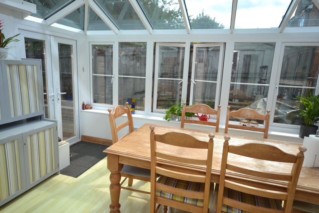 Property photo 3 of 10 Conservatory