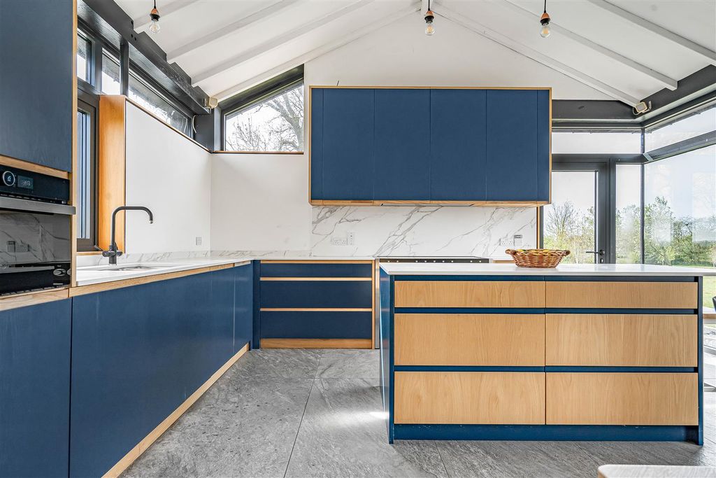 Property photo 3 of 50 46_77017.Jpg