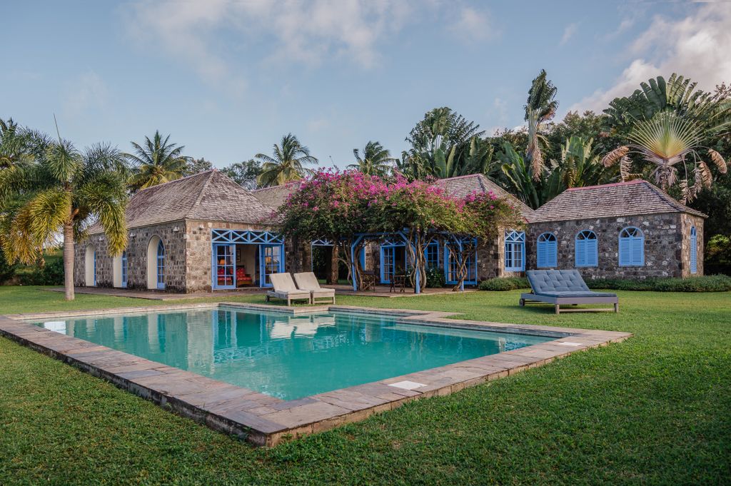 Property photo 3 of 43