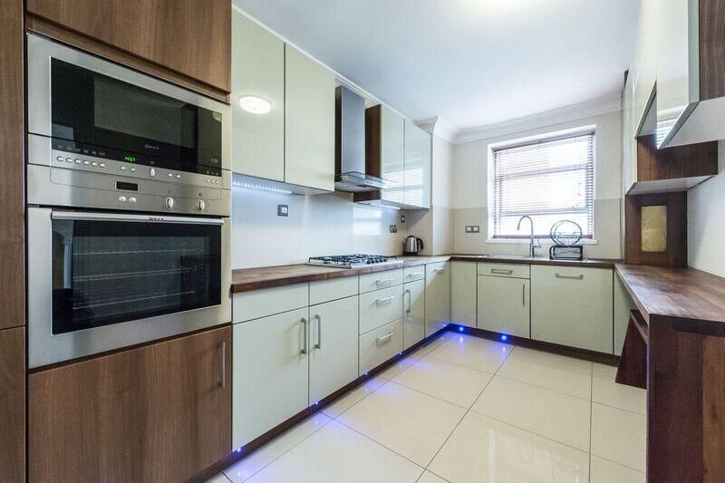 Property photo 3 of 12 Kitchen