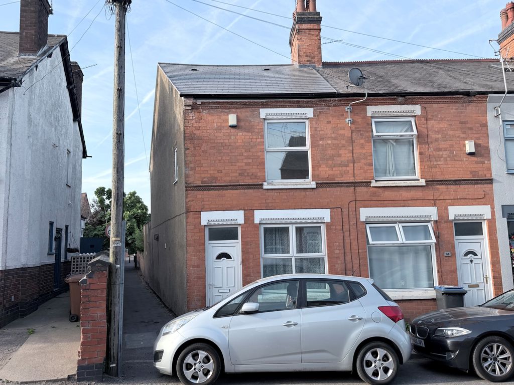 Property photo 1 of 14 Charles Street, Hinckley