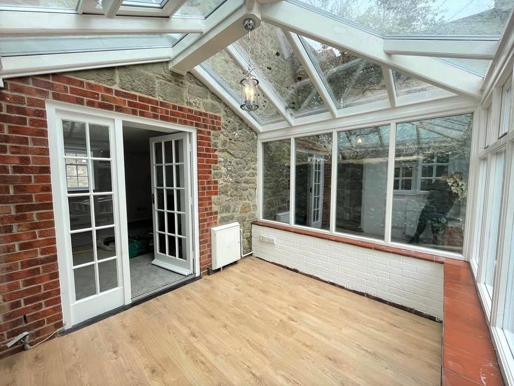 Property photo 3 of 8 Conservatory