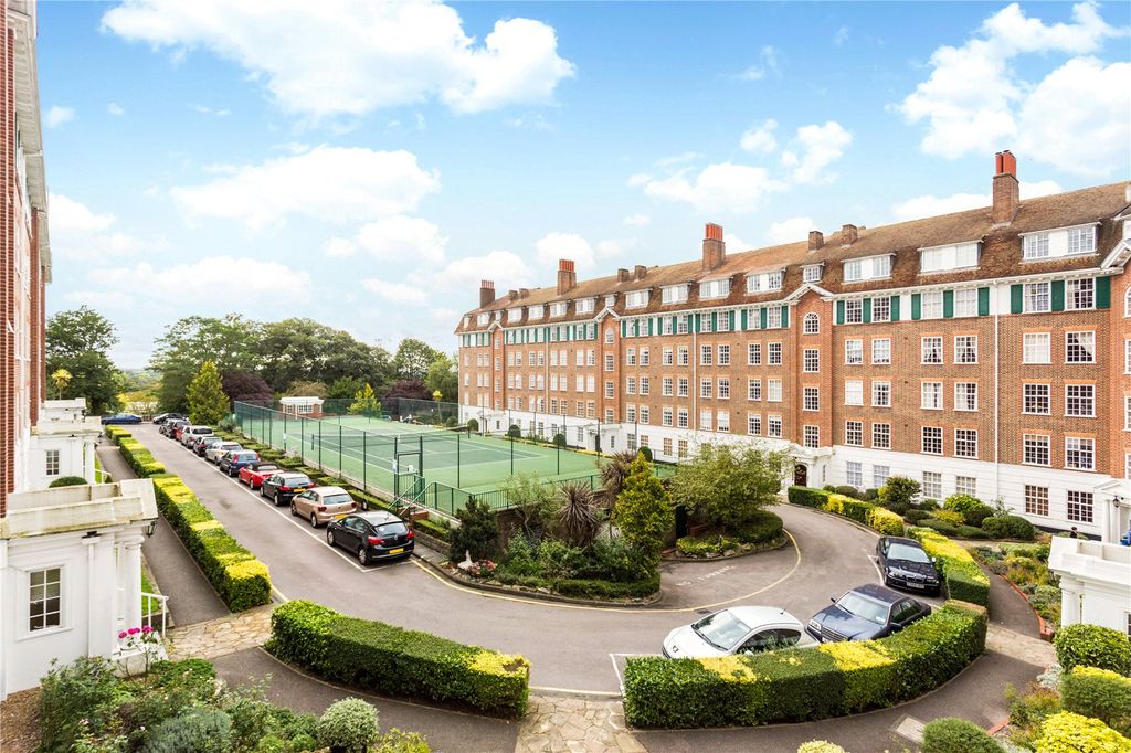 Property photo 1 of 9 Richmond Hill Court