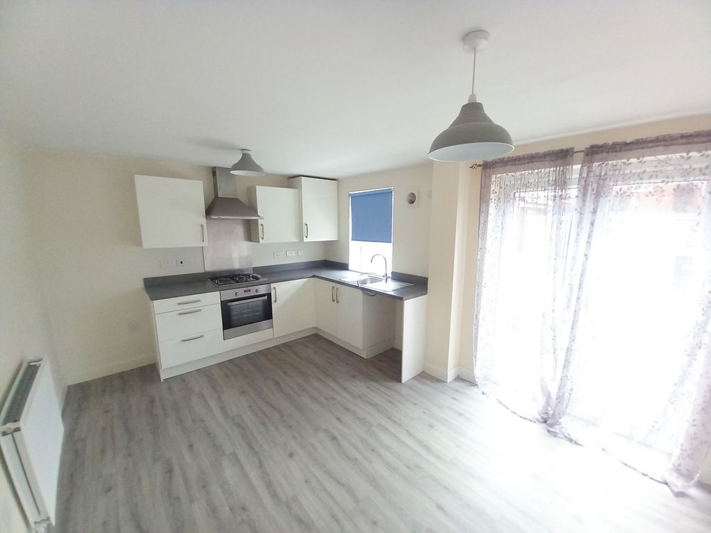 Property photo 3 of 11 Dining Kitchen