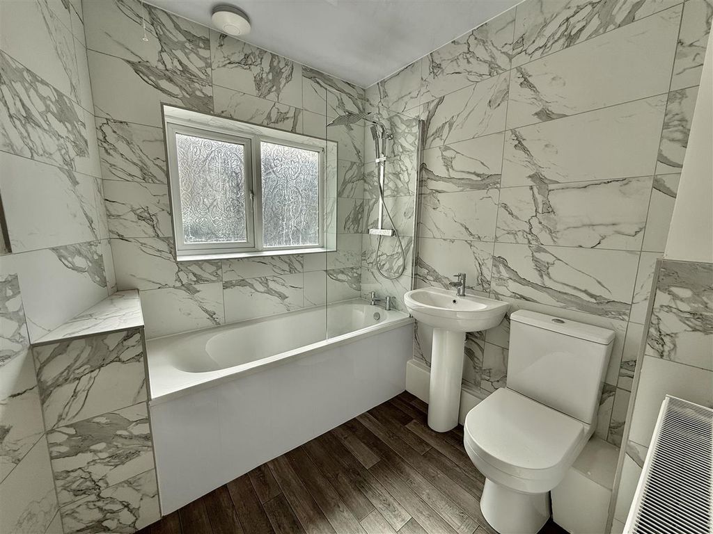 Property photo 3 of 8 Bathroom