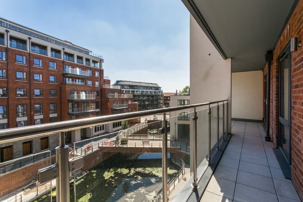 Property photo 1 of 18 Apartment 60 3049...