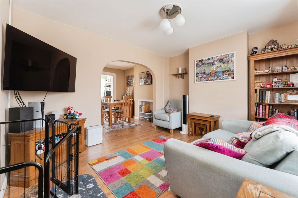 Property photo 3 of 17