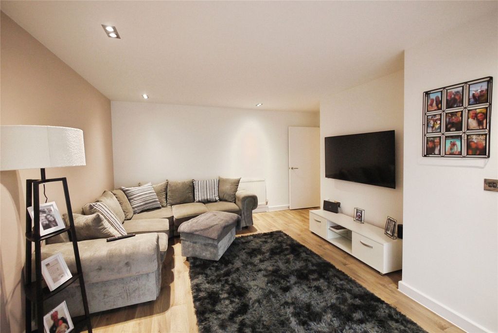 Property photo 2 of 15 Picture No. 26