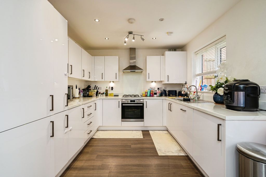 Property photo 2 of 20 Kitchen