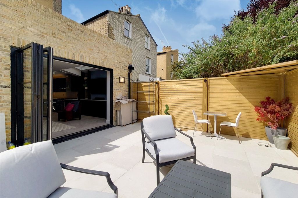 Property photo 2 of 11