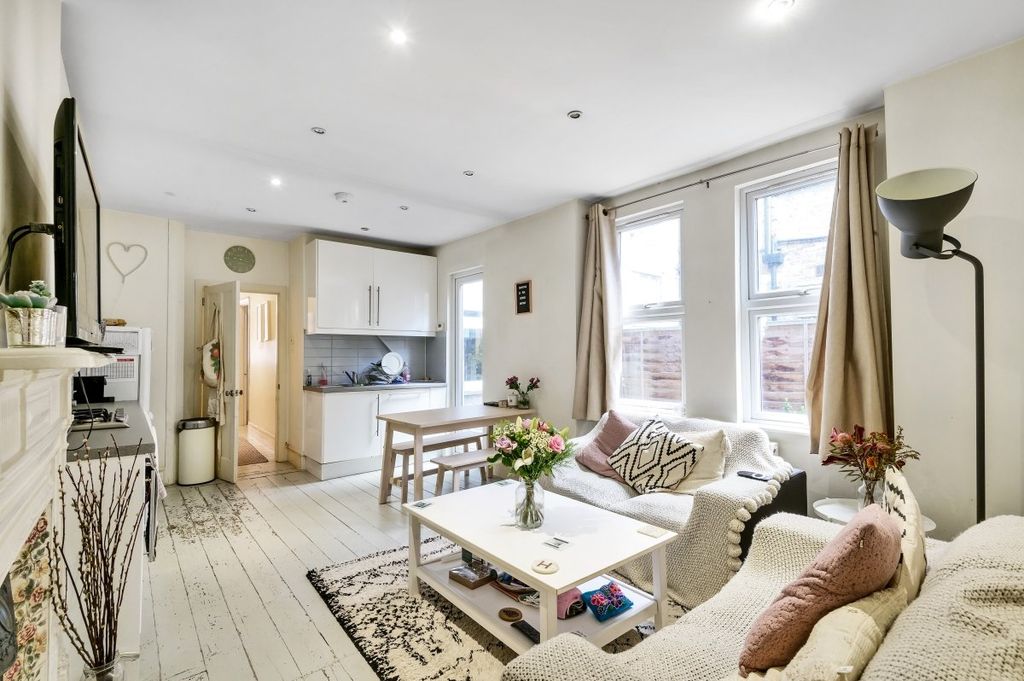 Property photo 2 of 7 824079 (2)