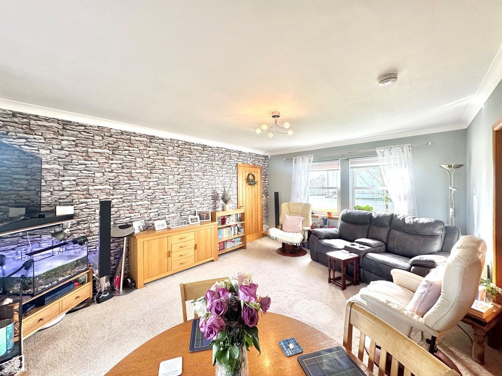 Property photo 3 of 16 Photo 5