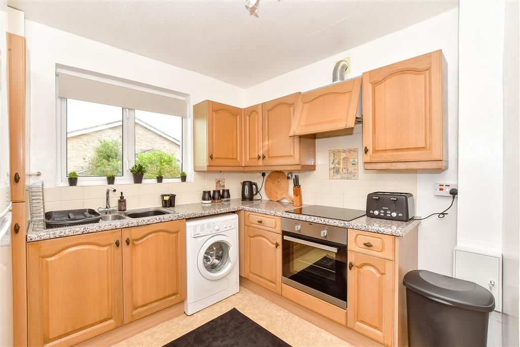 Property photo 3 of 11 Kitchen