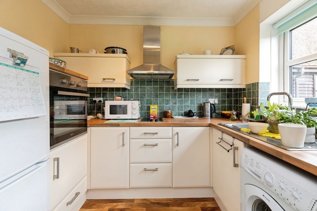 Property photo 3 of 13 Kitchen